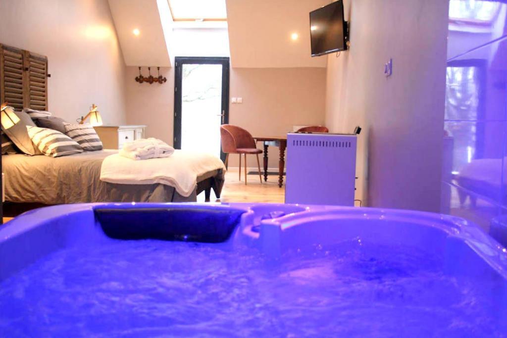 Bed and Breakfast Domaine Du Bois Chaumet Couzon Esterno foto